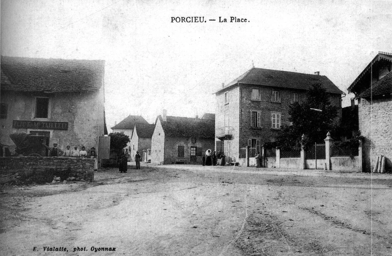 Porcieu-Amblagnieu, la place en 1906